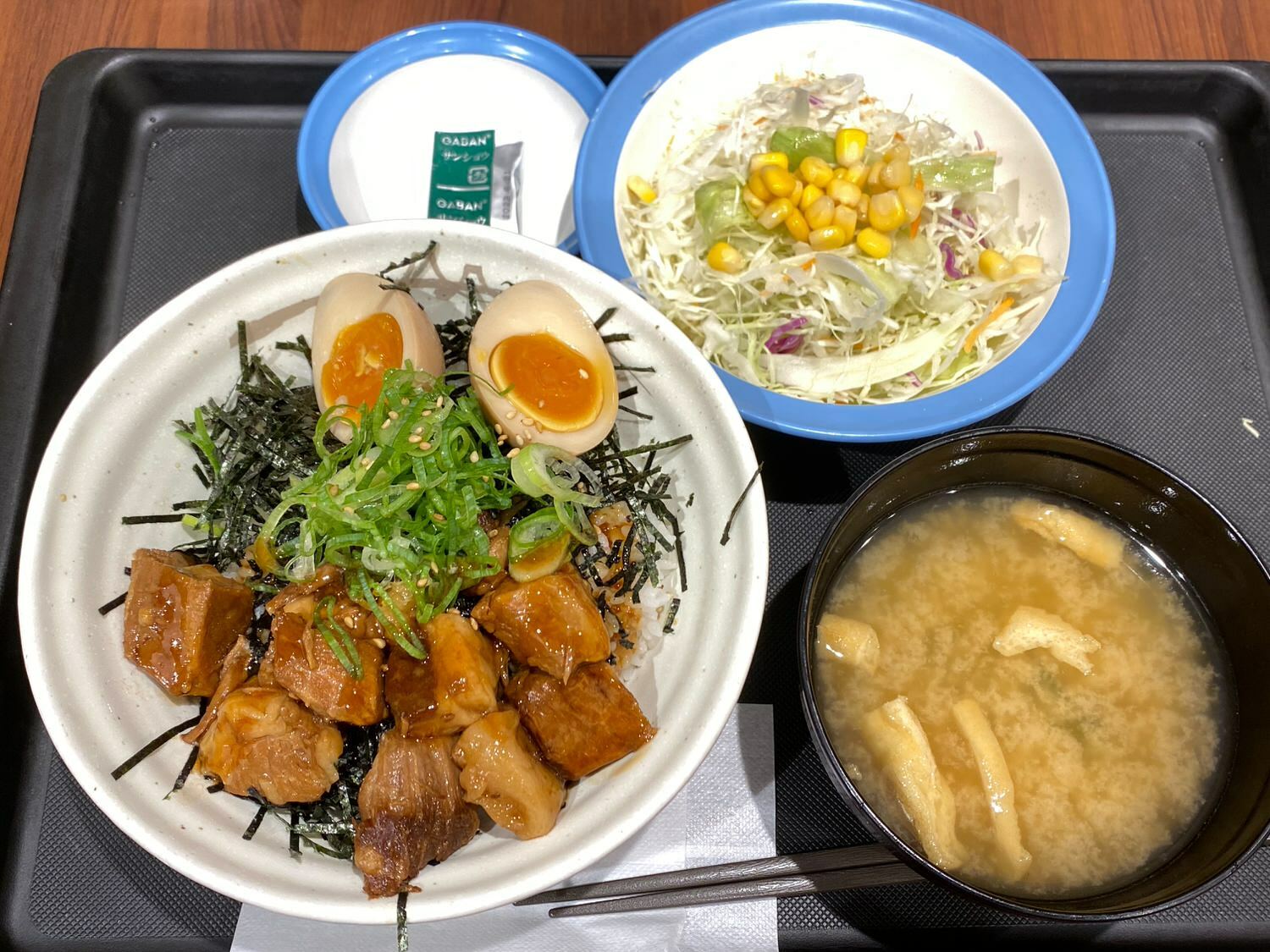 豚角煮丼と生野菜のセット780円