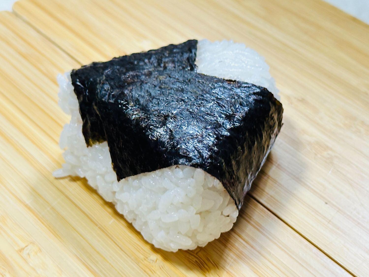 セブン】「直巻おむすび 明太すじこ」人気の具材が2種！鉄板の