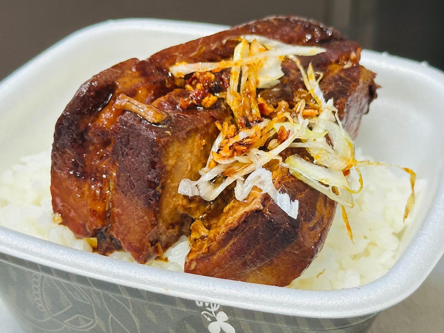 吉野家】「厚切り豚角煮定食」重さは何g？極厚3cmの肉塊を食べる
