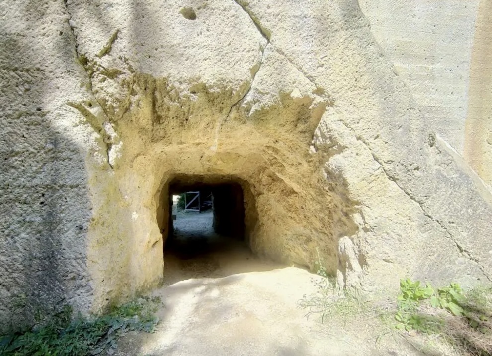 山形県高畠町　瓜割石庭公園