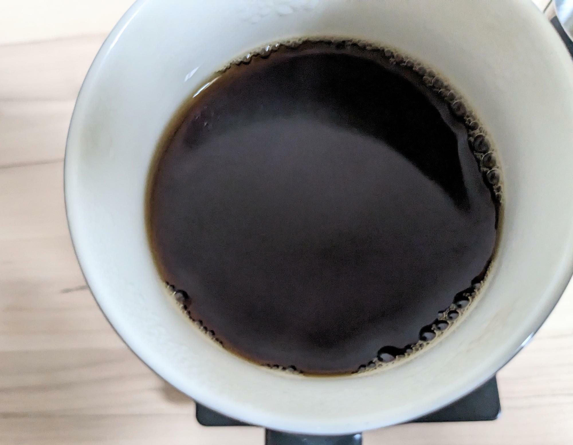 ダイソー ドリッパーで抽出したコーヒーの色
