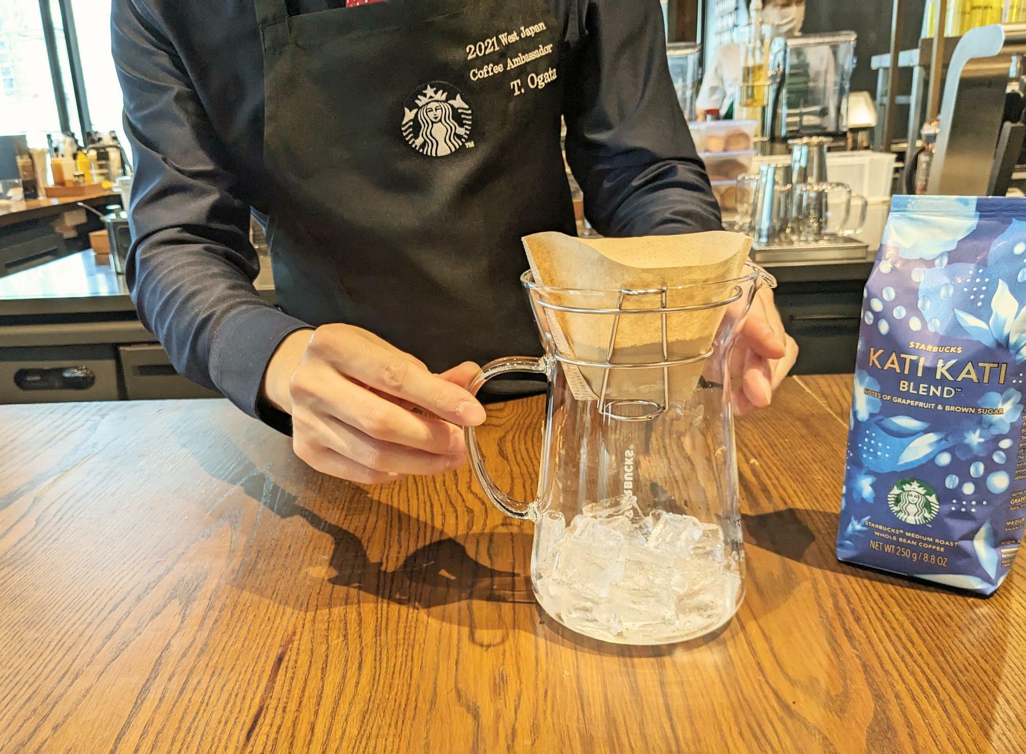 ”グラスドリップコーヒーメーカー”の使い方を説明していただいた スターバックス コーヒージャパン　西日本リージョナルコーヒーアンバサダーの緒方様