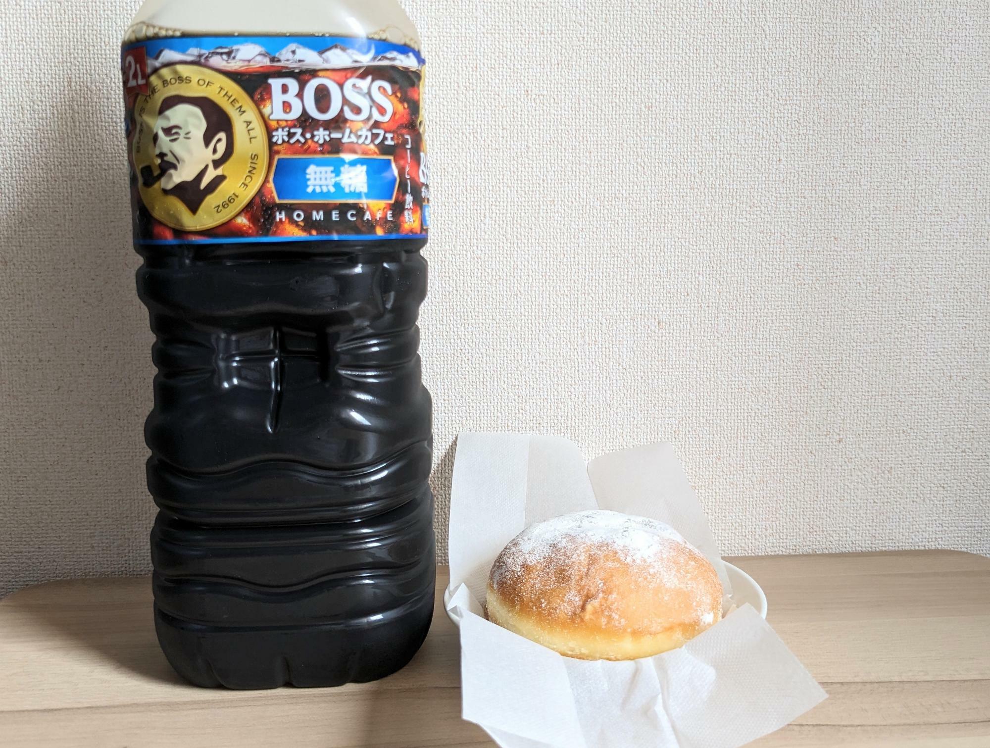 ボス ホームカフェ 無糖とファミリーマート「生ドーナツ（カスタードホイップ）」