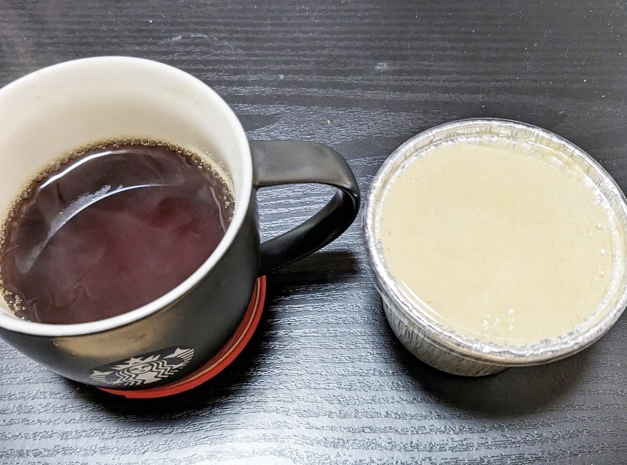 コーヒーと無印良品の焼きプリン