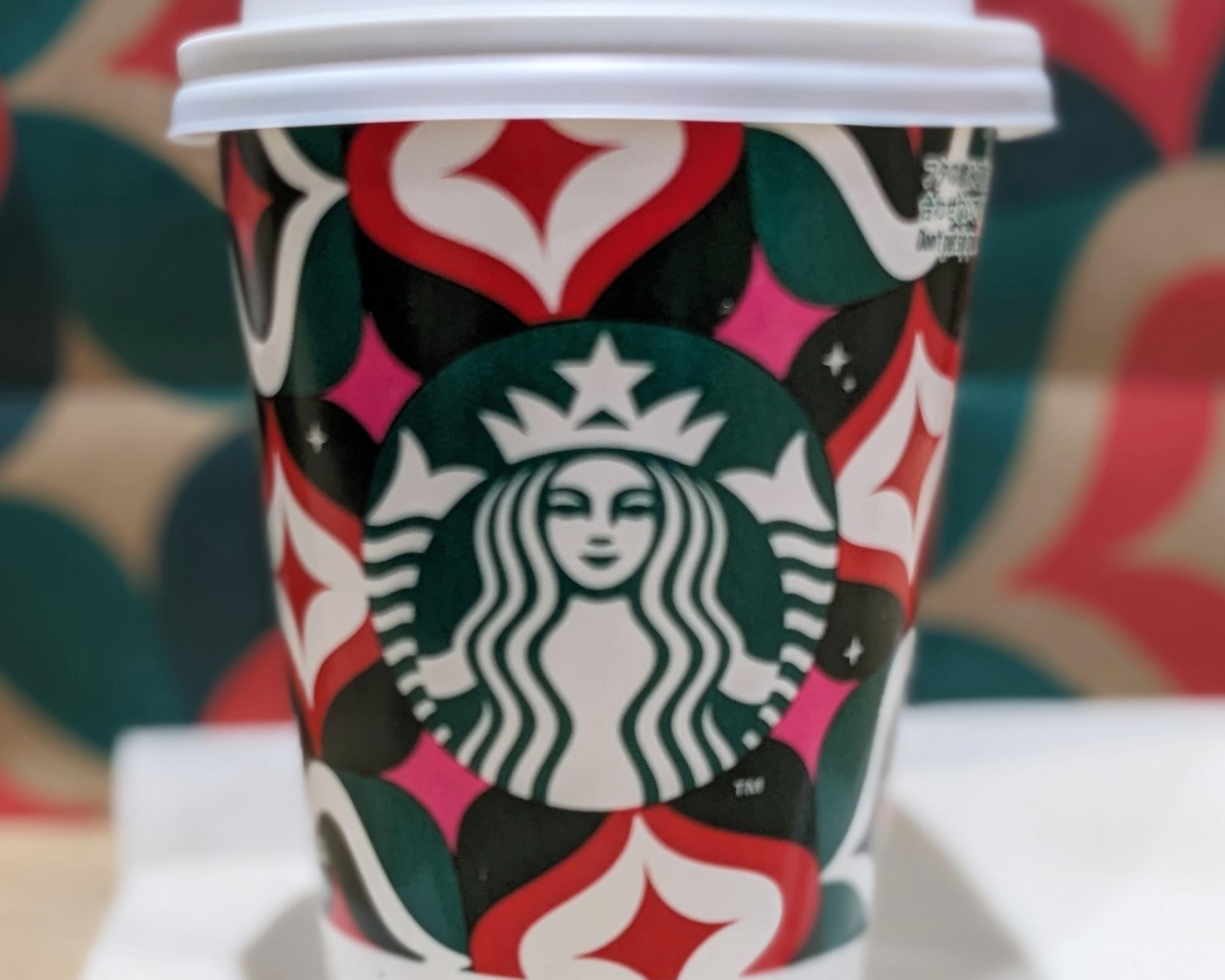 マニア絶賛！スタバの売れてる「ジョイフルメドレー ティー ラテ