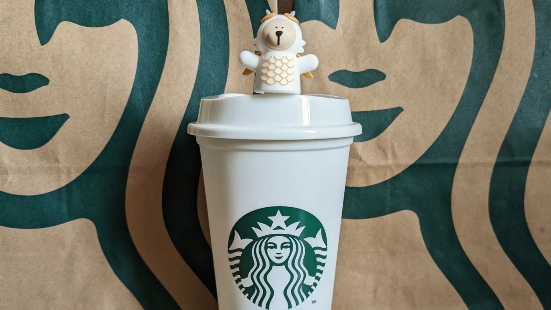 店舗限定！スタバ新作の売れてる「リユーザブルカップ・キャップセット 