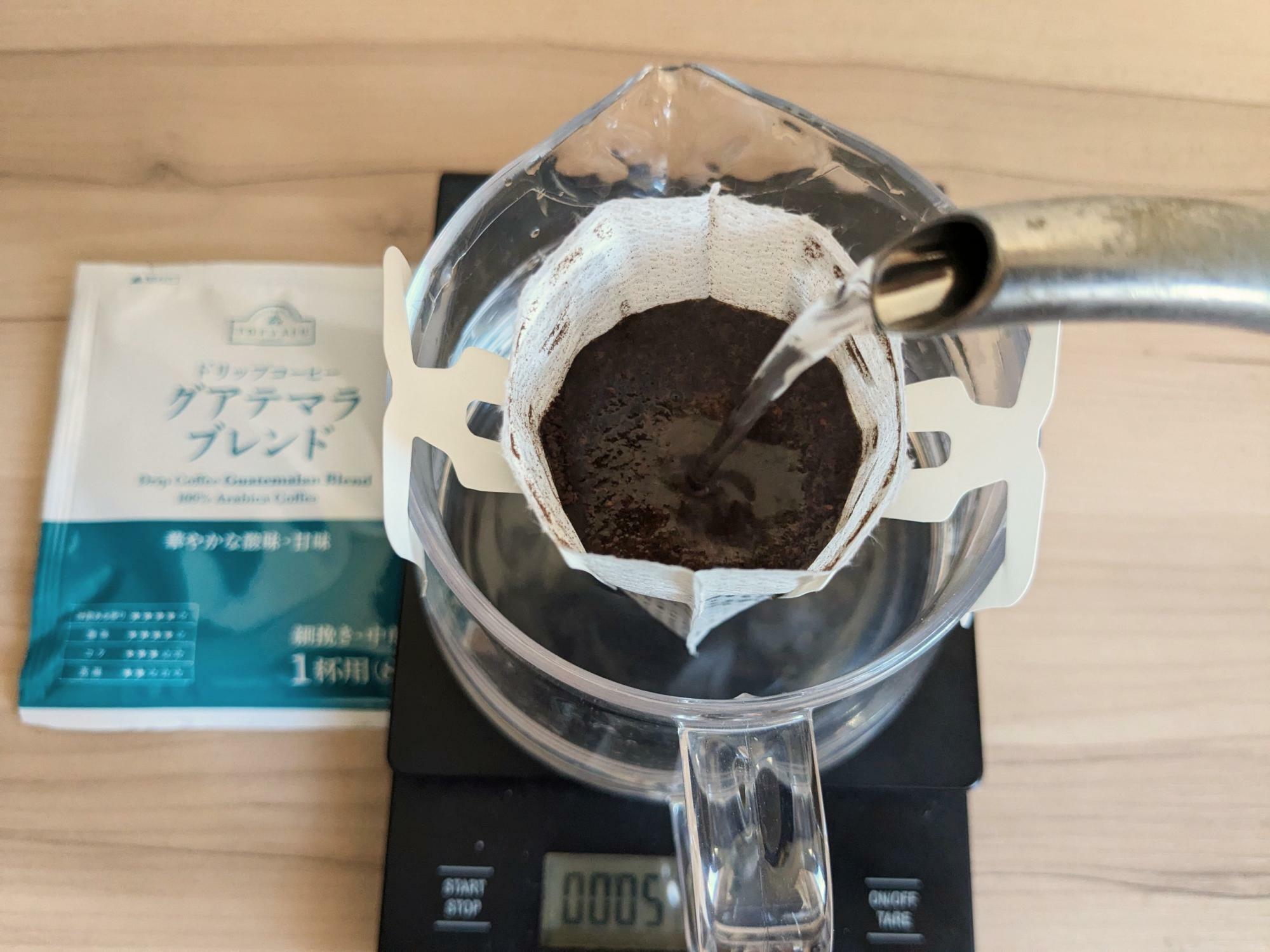 撮影用にコーヒーサーバーを使用しています