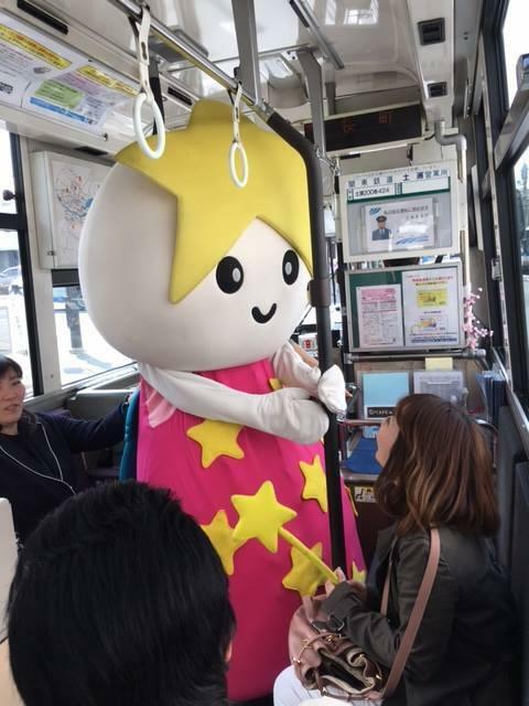 ＜CAP＞キララちゃんバスに乗るとごく稀にキララちゃんが乗車していることもあります（写真協力／NPO法人　まちづくり活性化土浦））