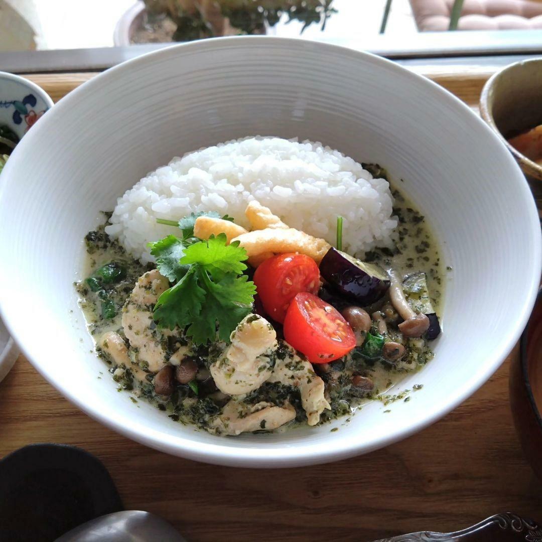 ある日の定食メニュー「グリーンカレー」（写真提供／ふじや）