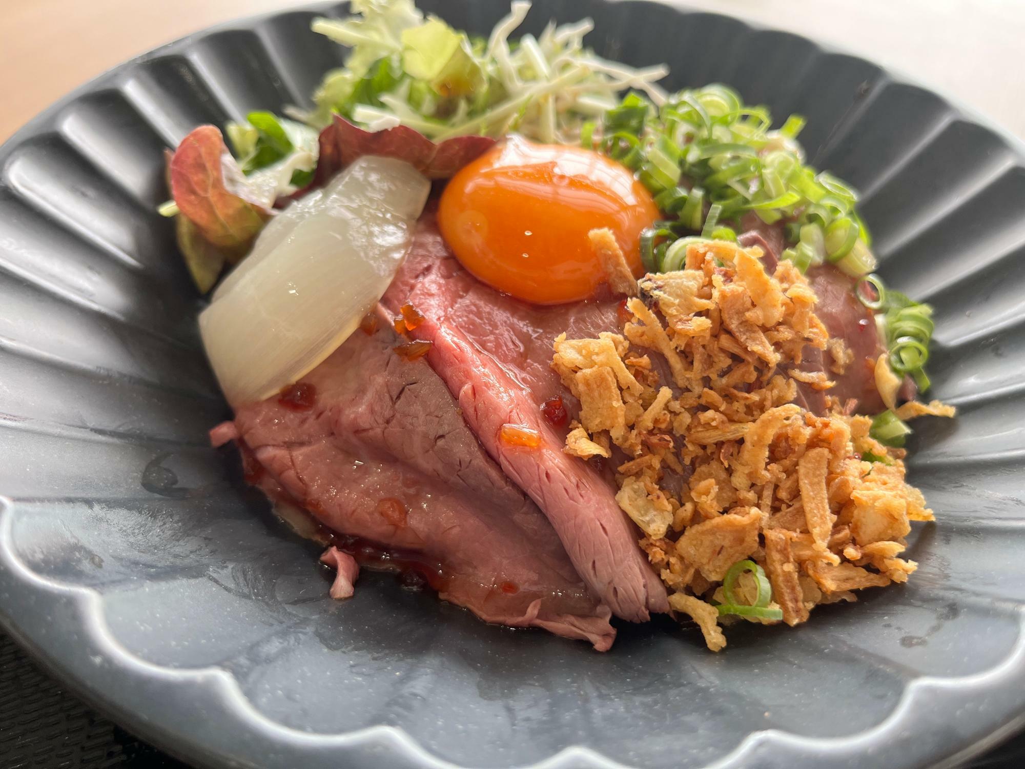 赤城牛のローストビーフ丼(1,070円)