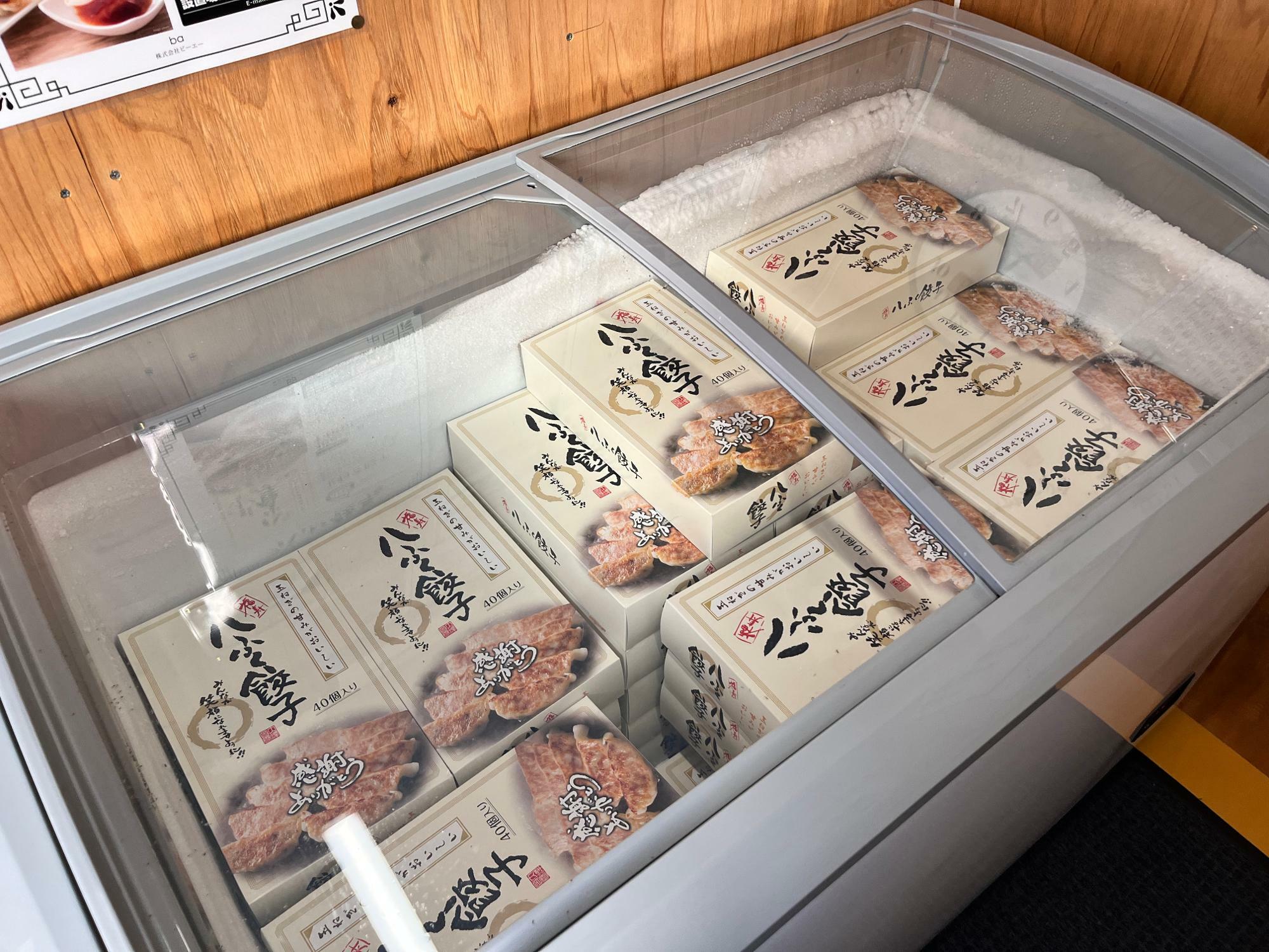 「八ふく餃子」の冷凍庫の様子