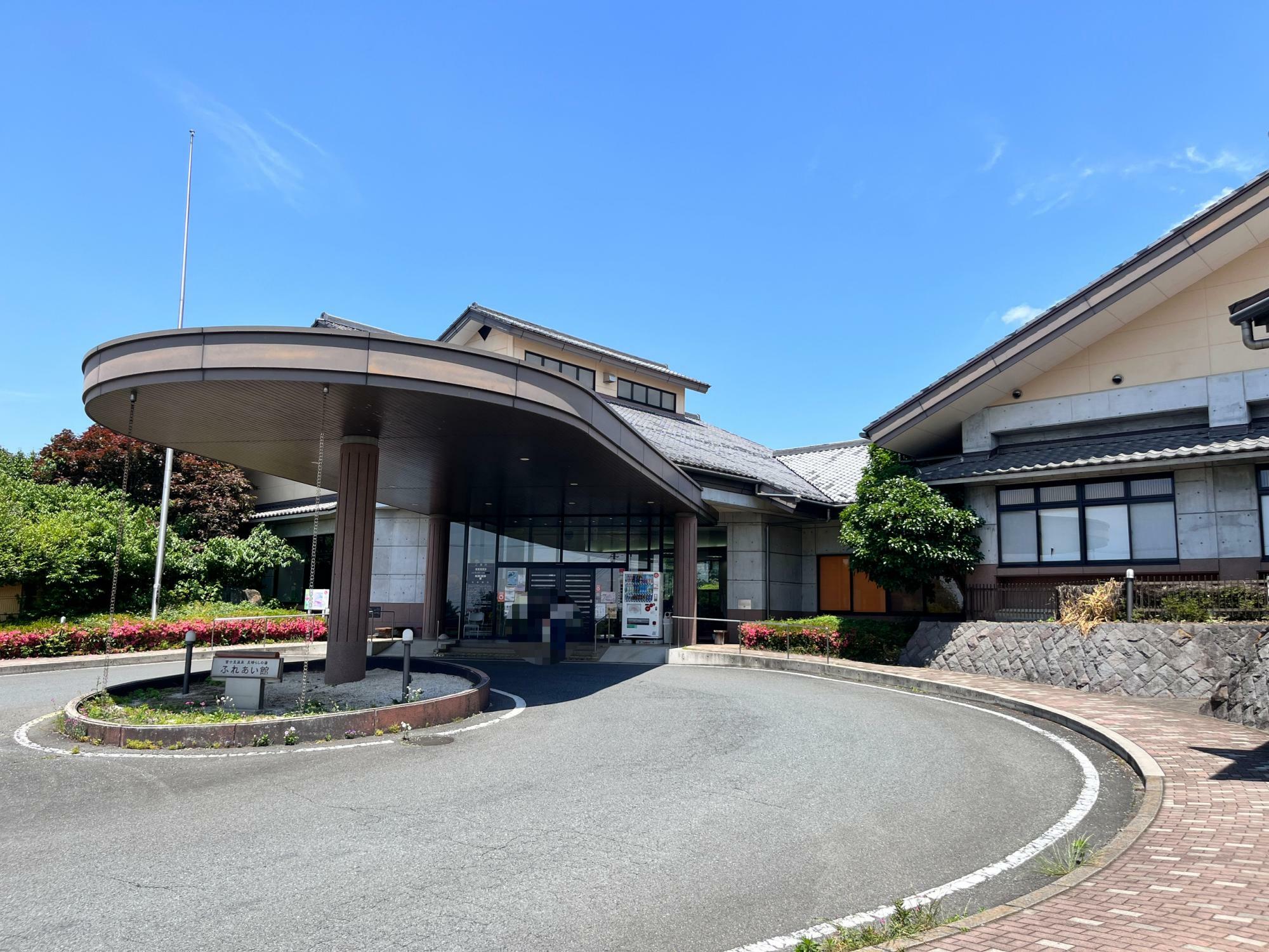 「富士見温泉見晴らしの湯」の施設外観