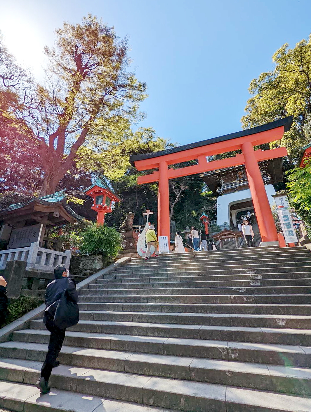 250段階段の入り口『江島神社』の「瑞心門」