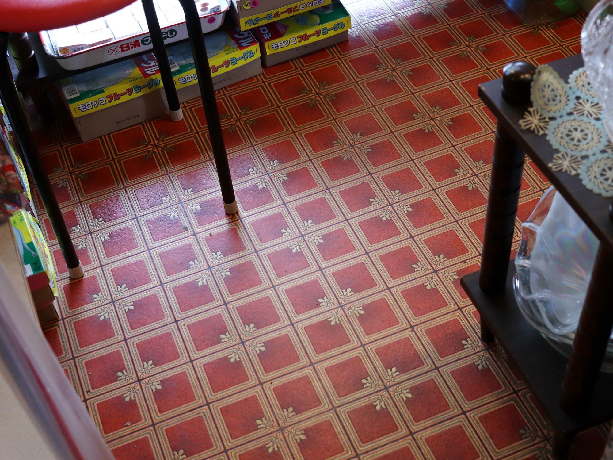 「床材」1枚でおばあちゃん家の床に変身