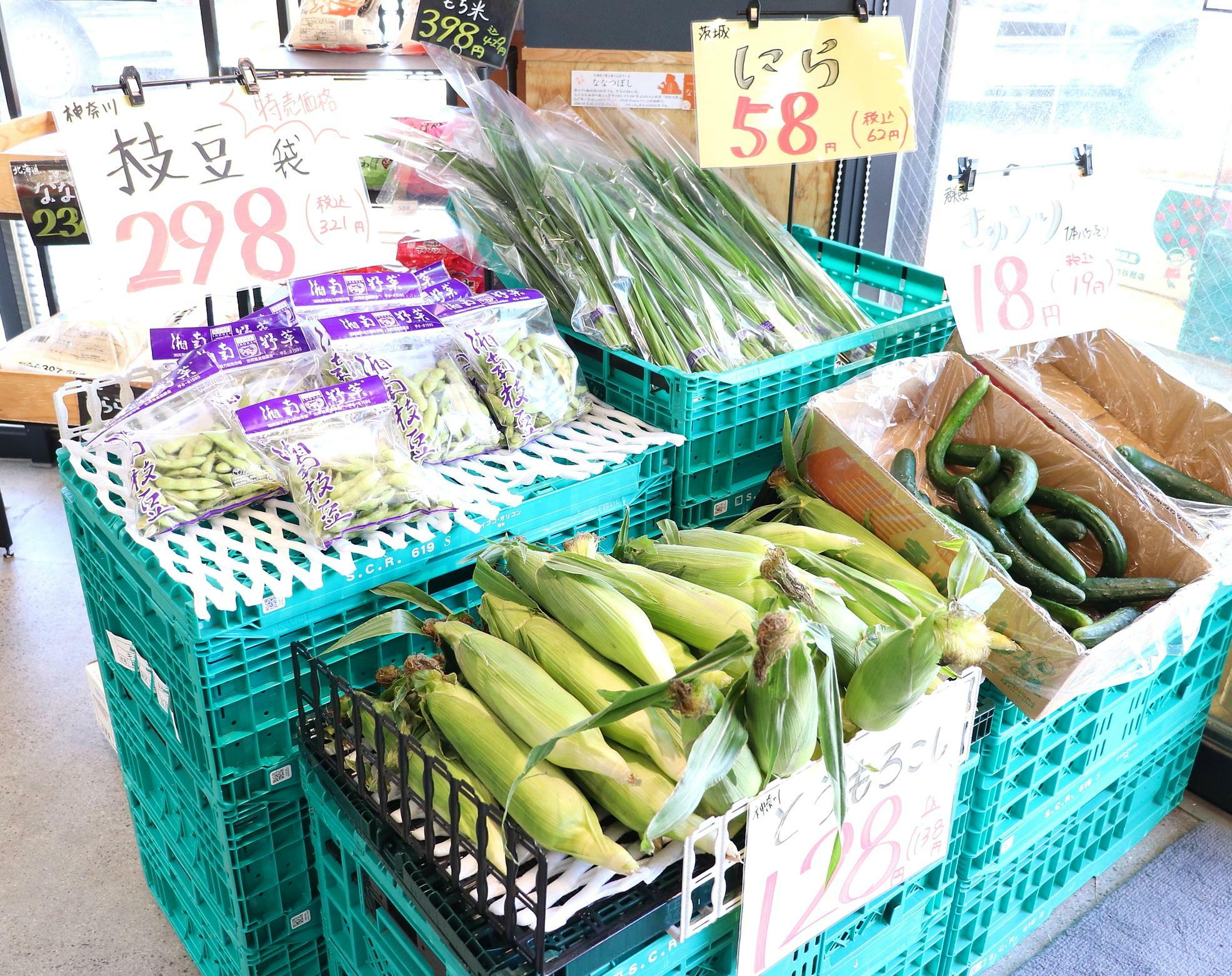 今の時期は店頭に夏野菜が並ぶ