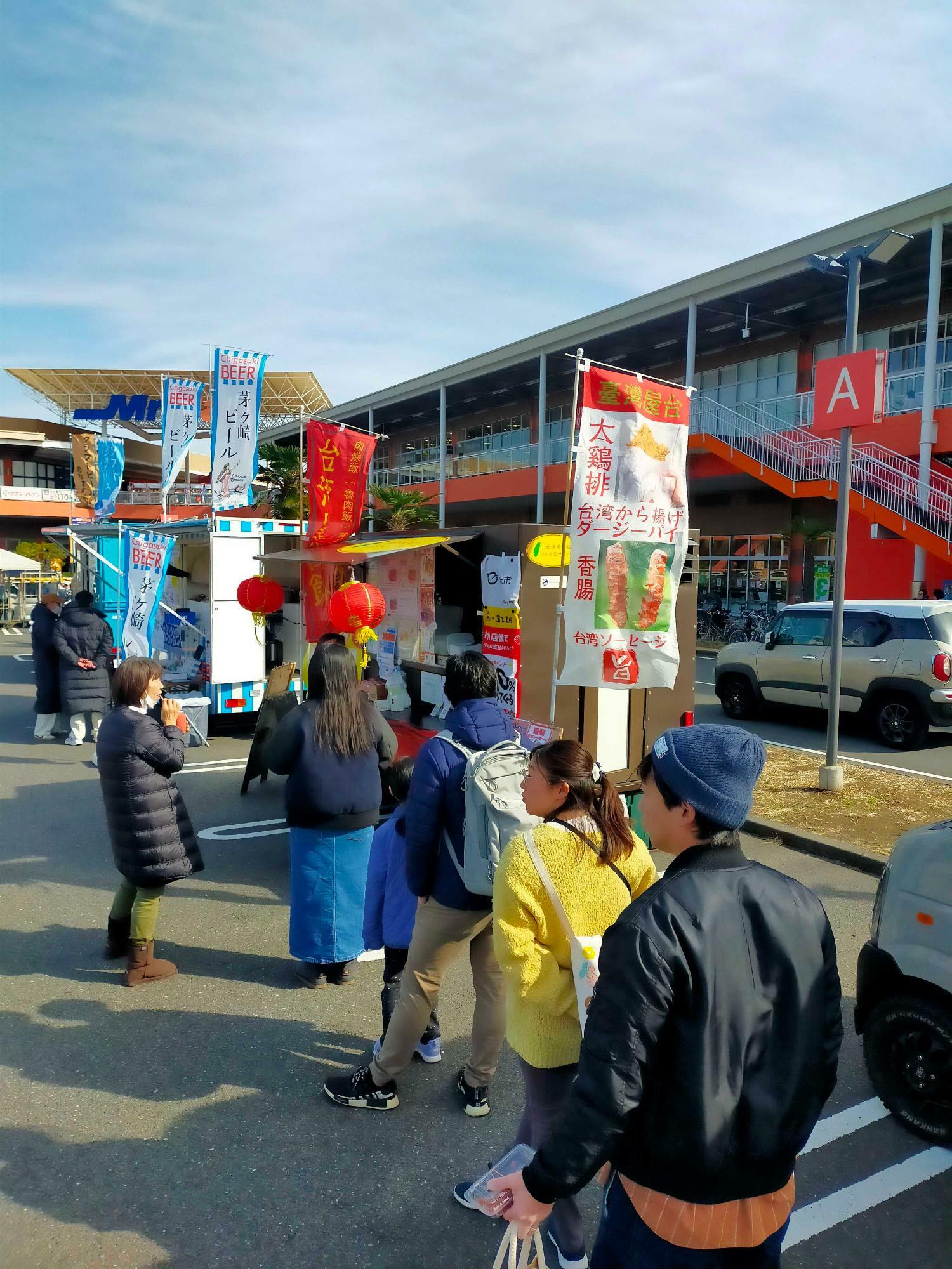 前回は多くのお店で行列ができ、商品が完売に