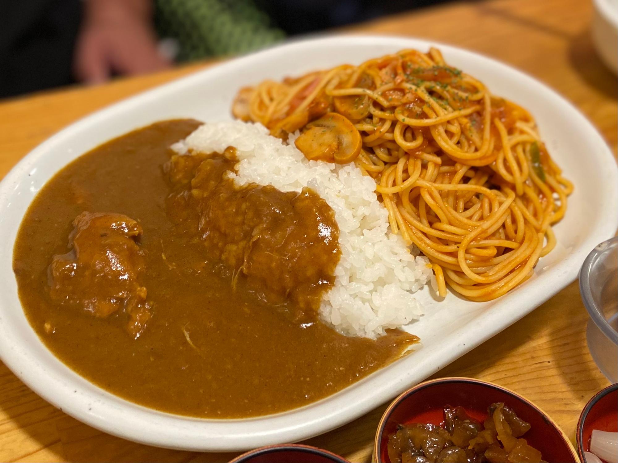 チキンカレーとナポリタンのセット