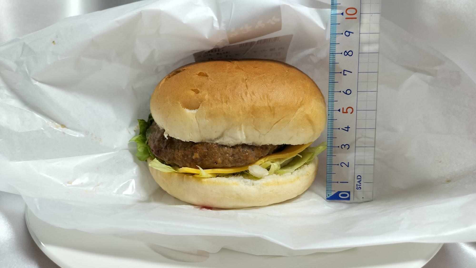 「肉屋のチーズバーガー」410円（税込）