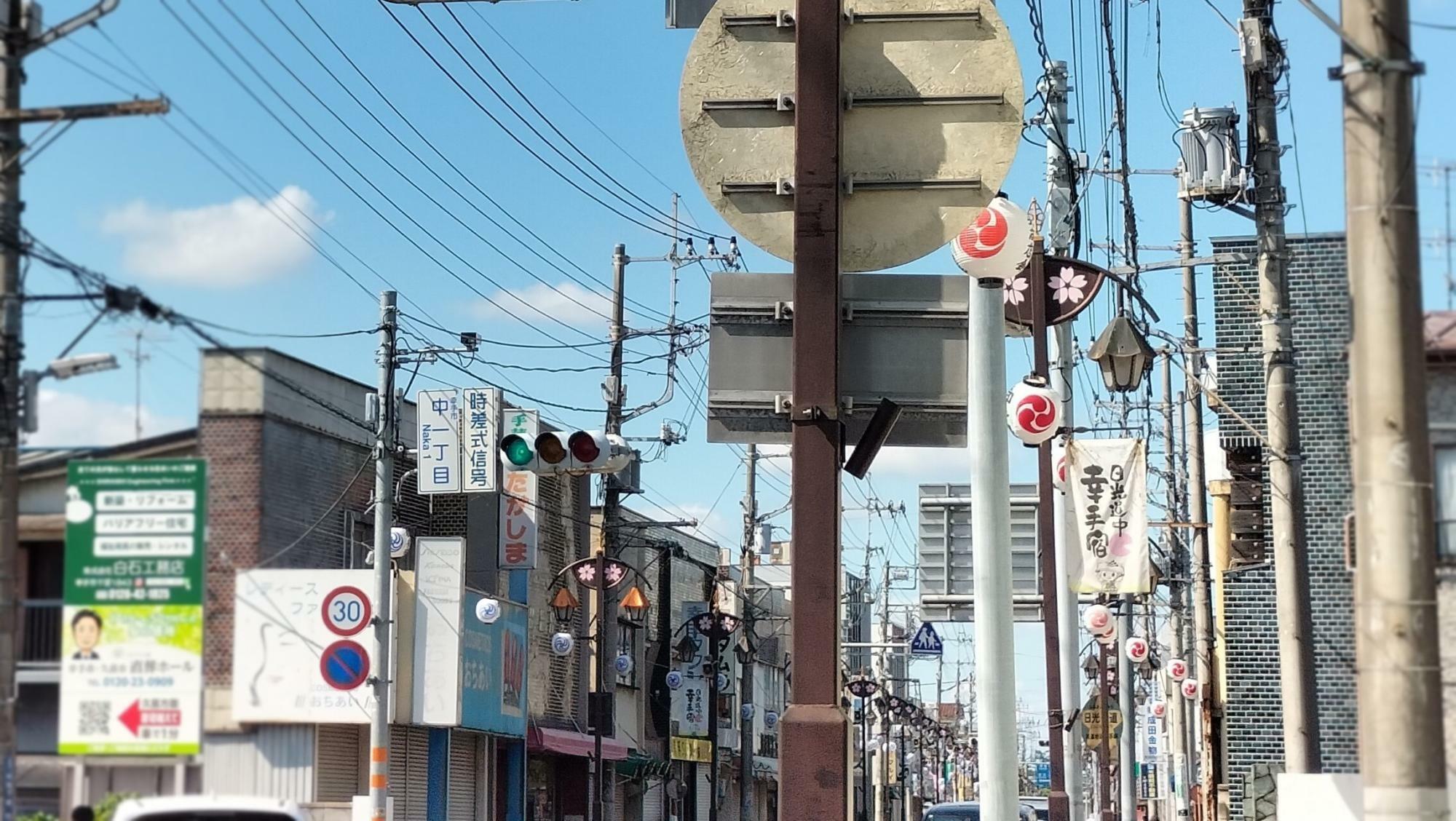 「中一丁目」交差点付近のまつり提灯など