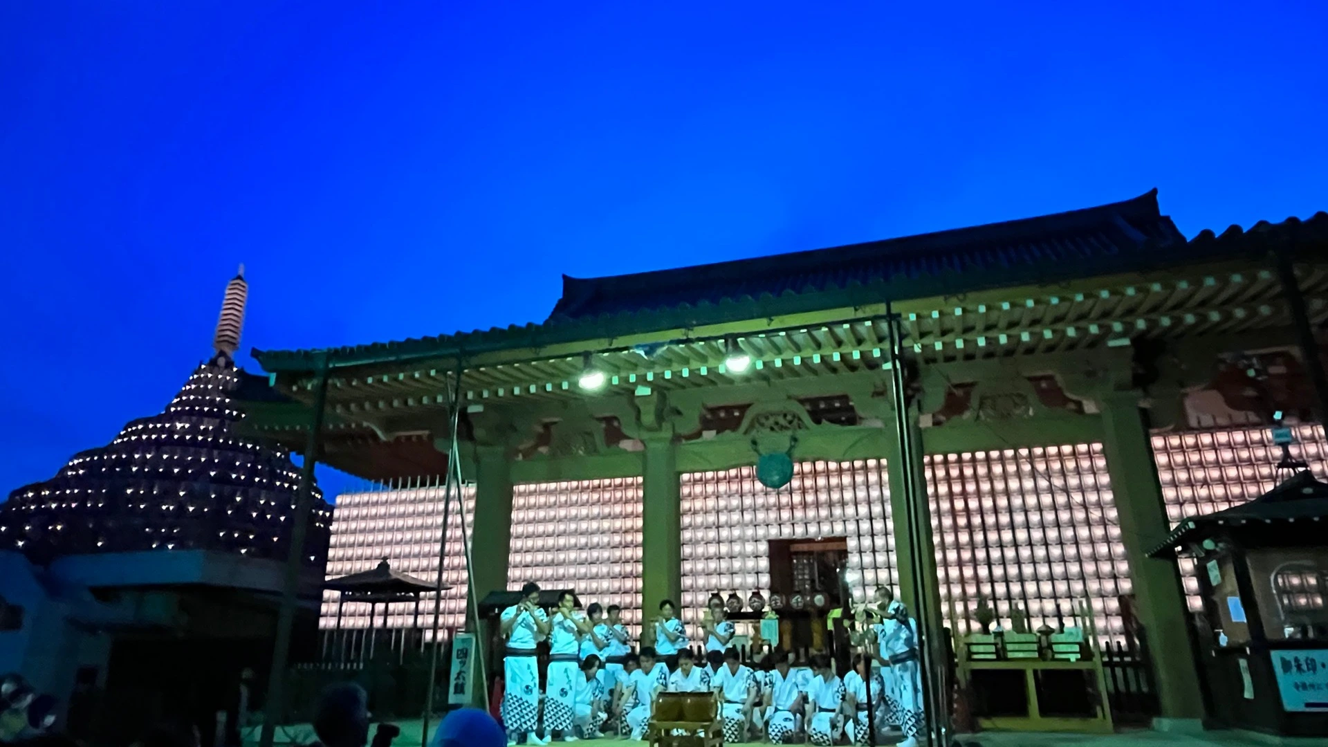 【京都市】中京区 『壬生寺』で灯篭1000個点灯＆重要無形民俗文化 