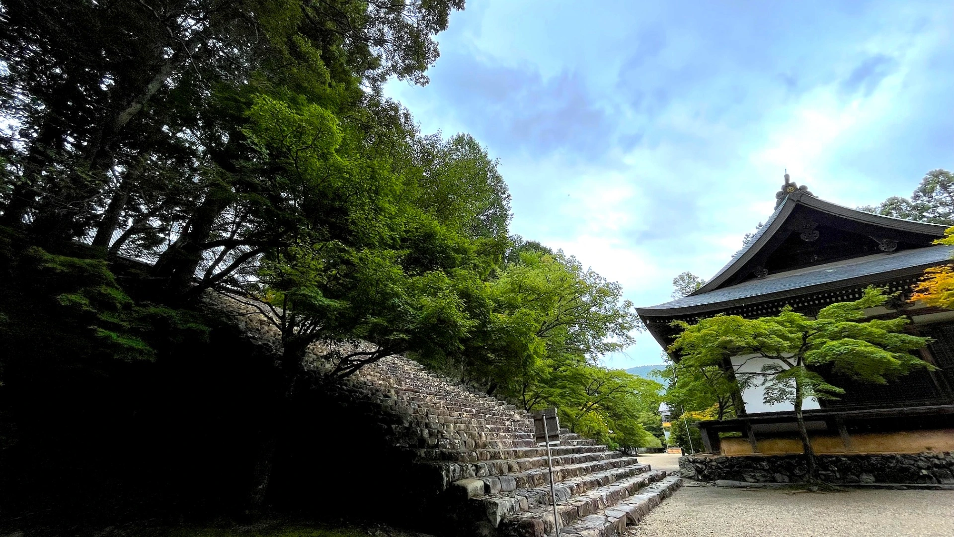 京都市】右京区 時代劇撮影で知られる『神護寺』で「五大虚空蔵菩薩像 