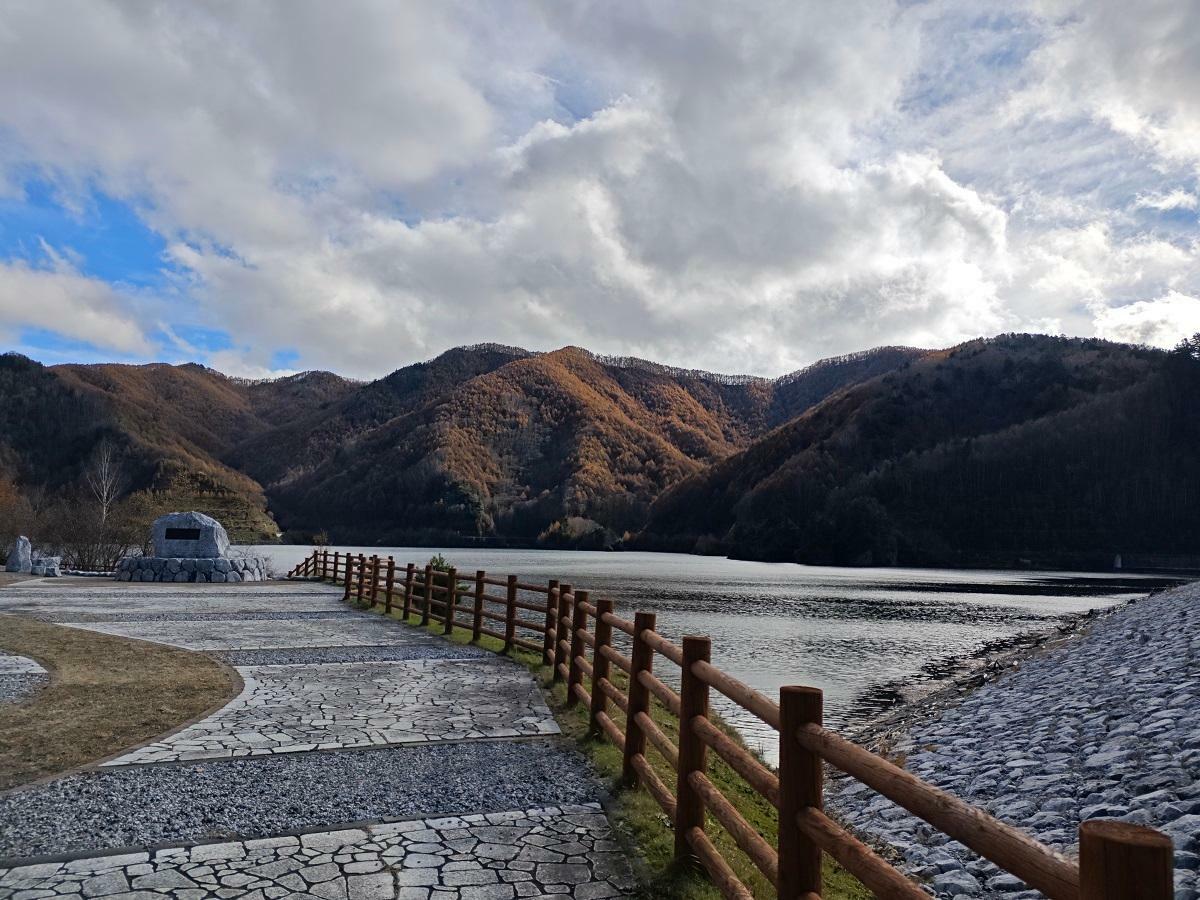 奥三川湖