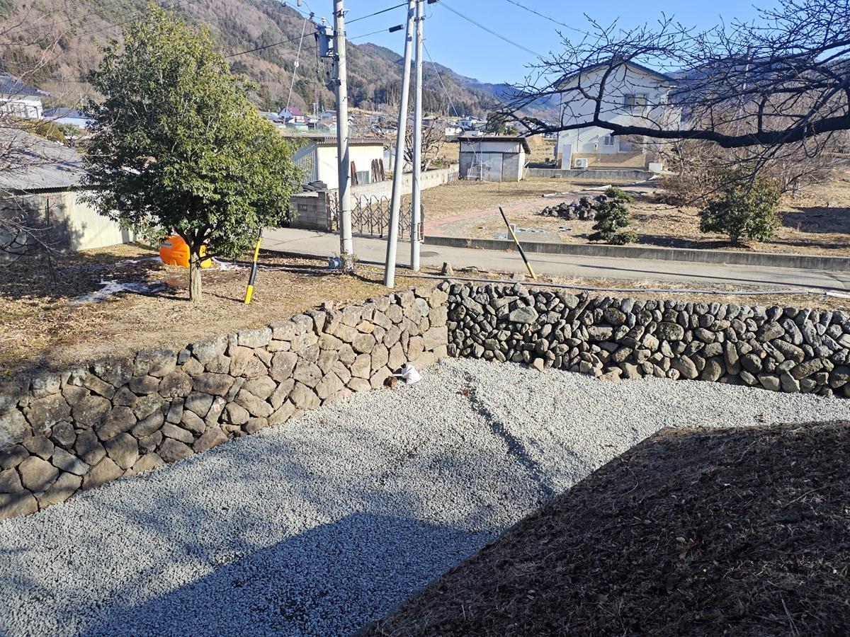 整備された龍岡城跡お堀の外側