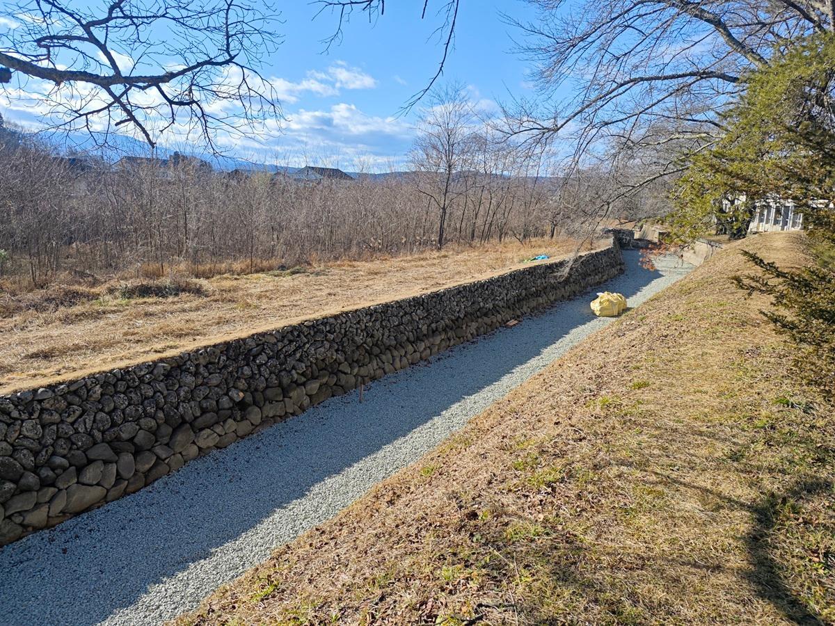 今回の工事で整備された南側のお堀