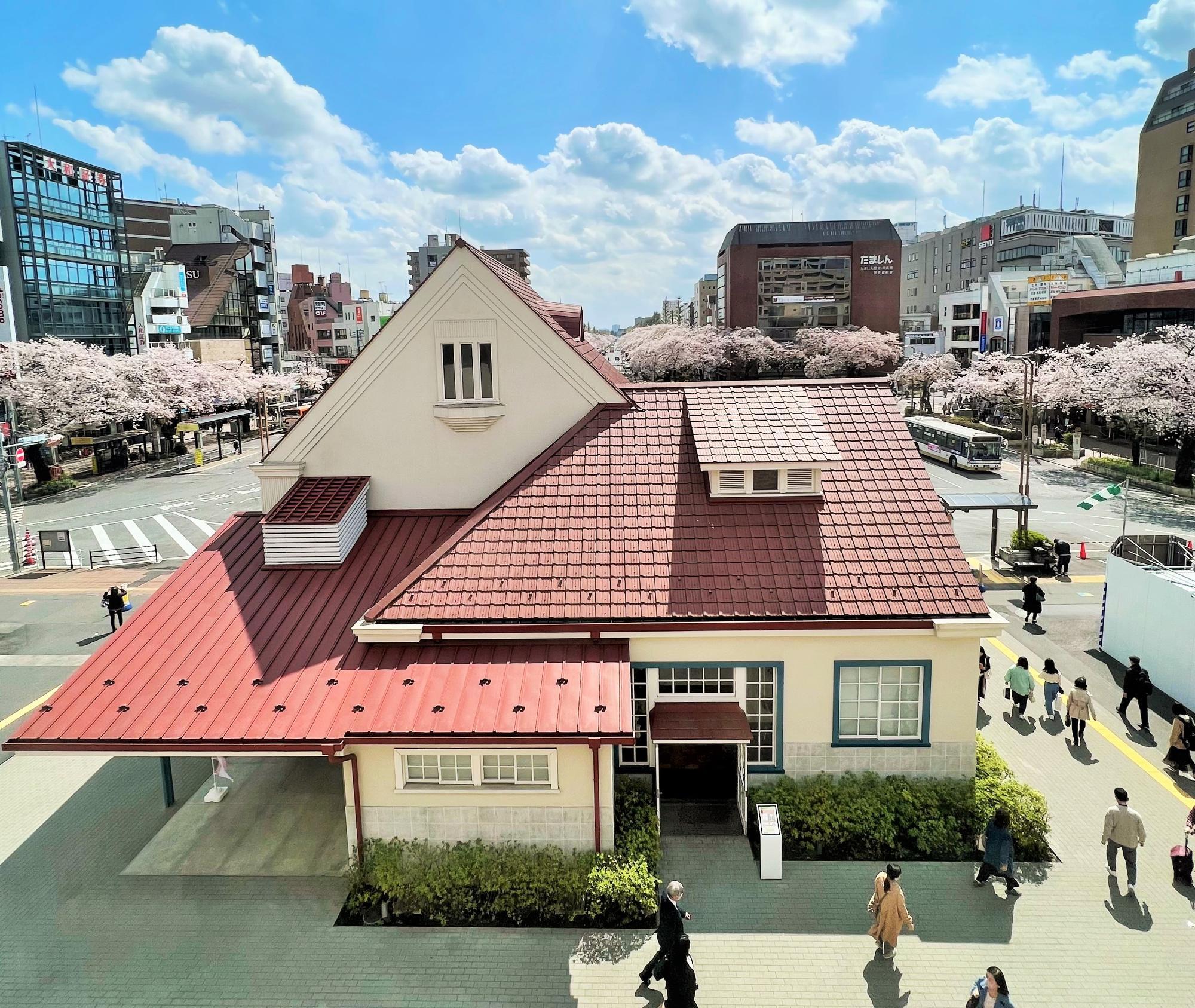 JR中央線国立駅ホームより旧国立駅舎全景