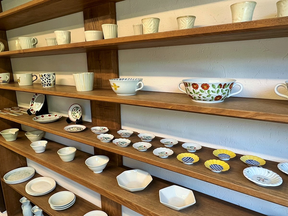 新品　絵柄入り　小皿　2枚　ギャラリー舞台　作家さん