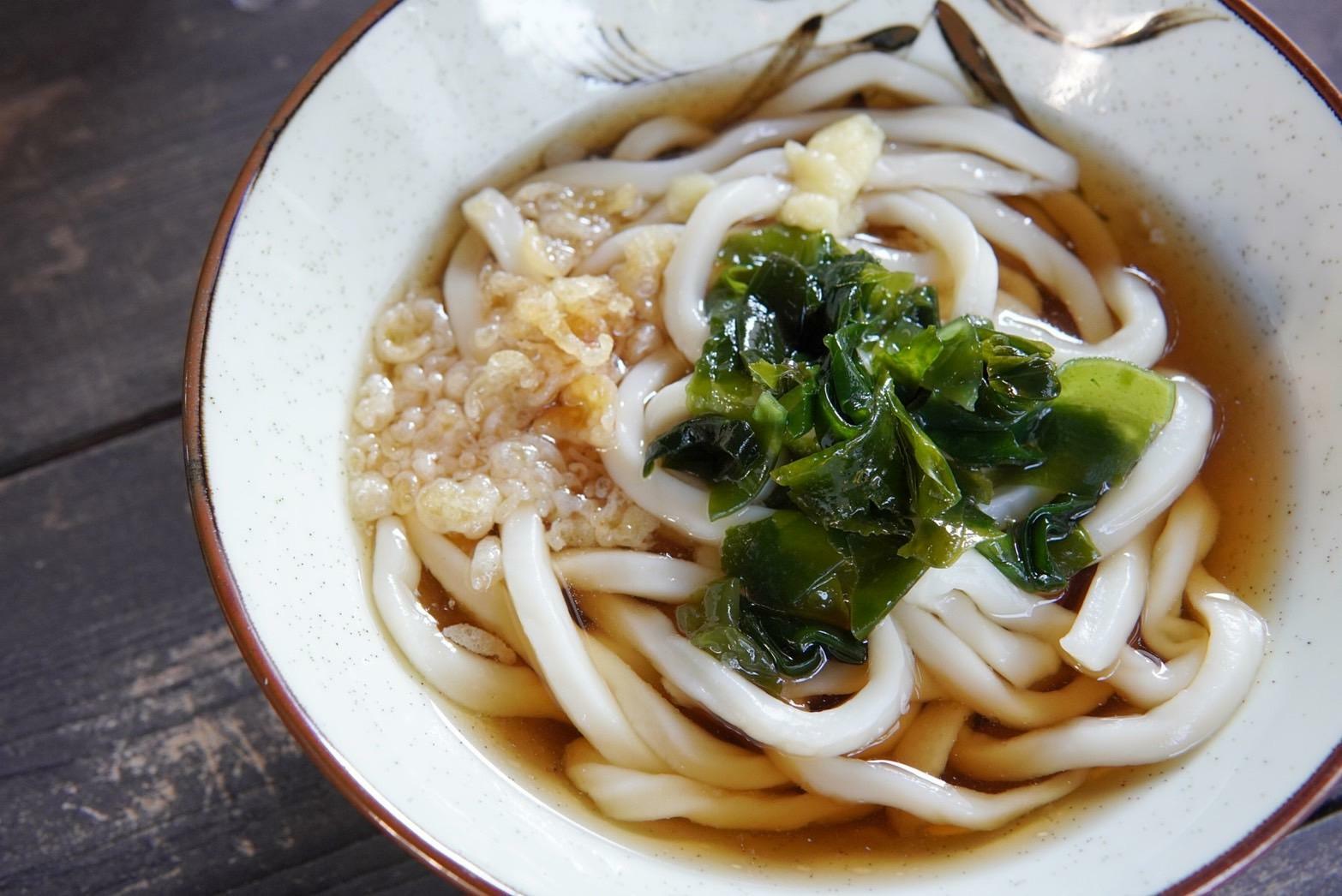 かけうどん（小）にわかめトッピング