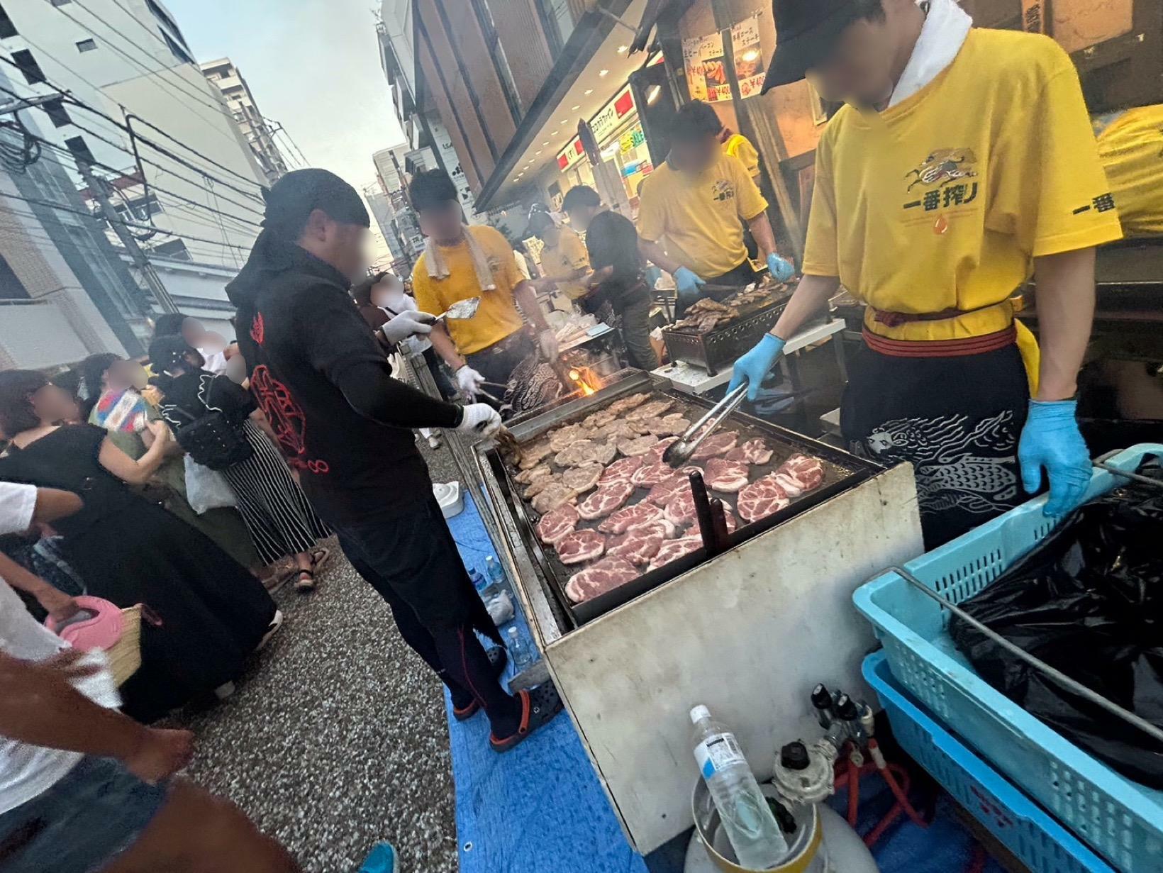 すごい行列が出来てました。美味しそうですもんね