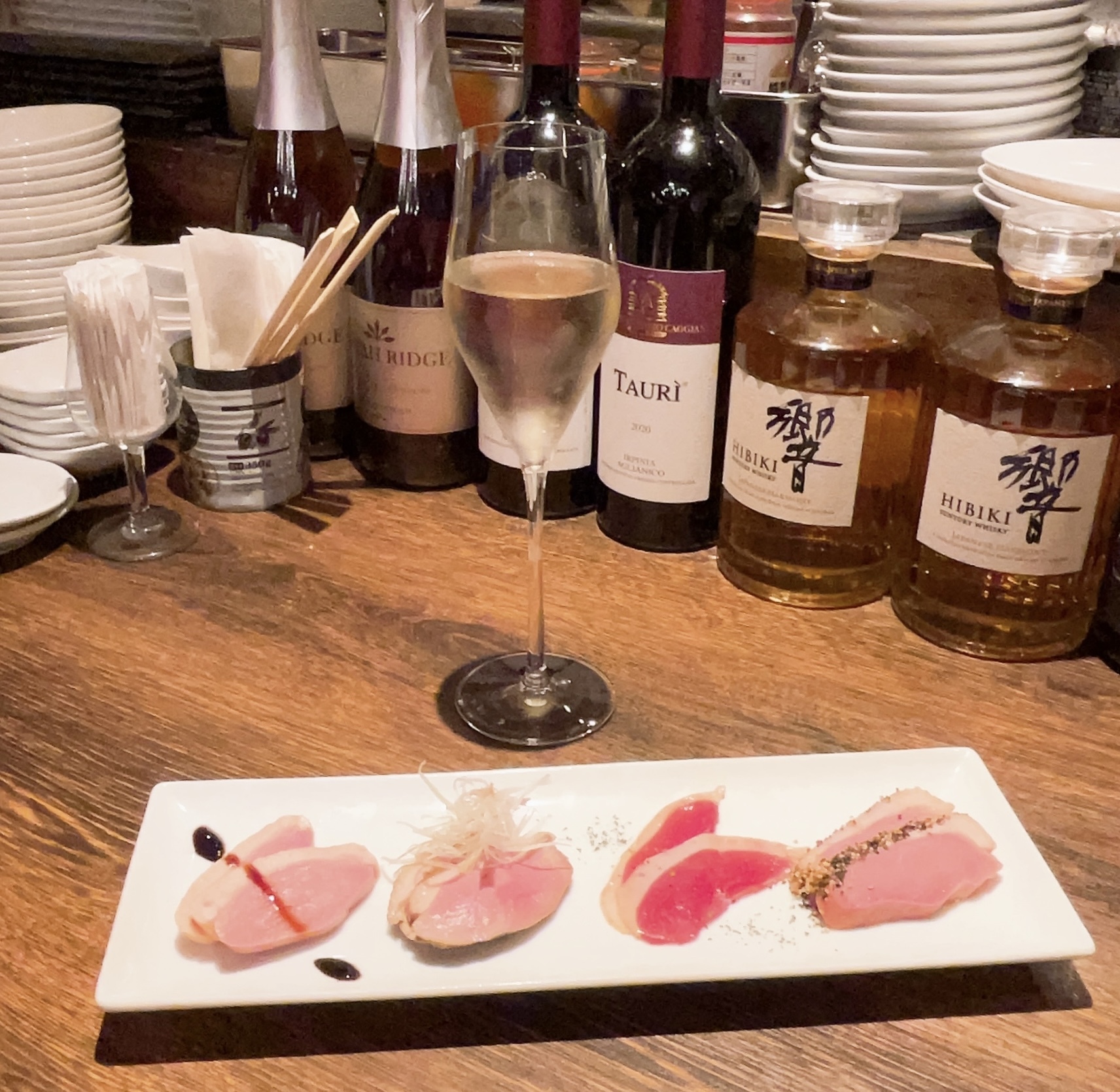 左より、鴨のくん製、合鴨の赤ワイン醤油風味、鴨の生ハム、鴨のパストラミ