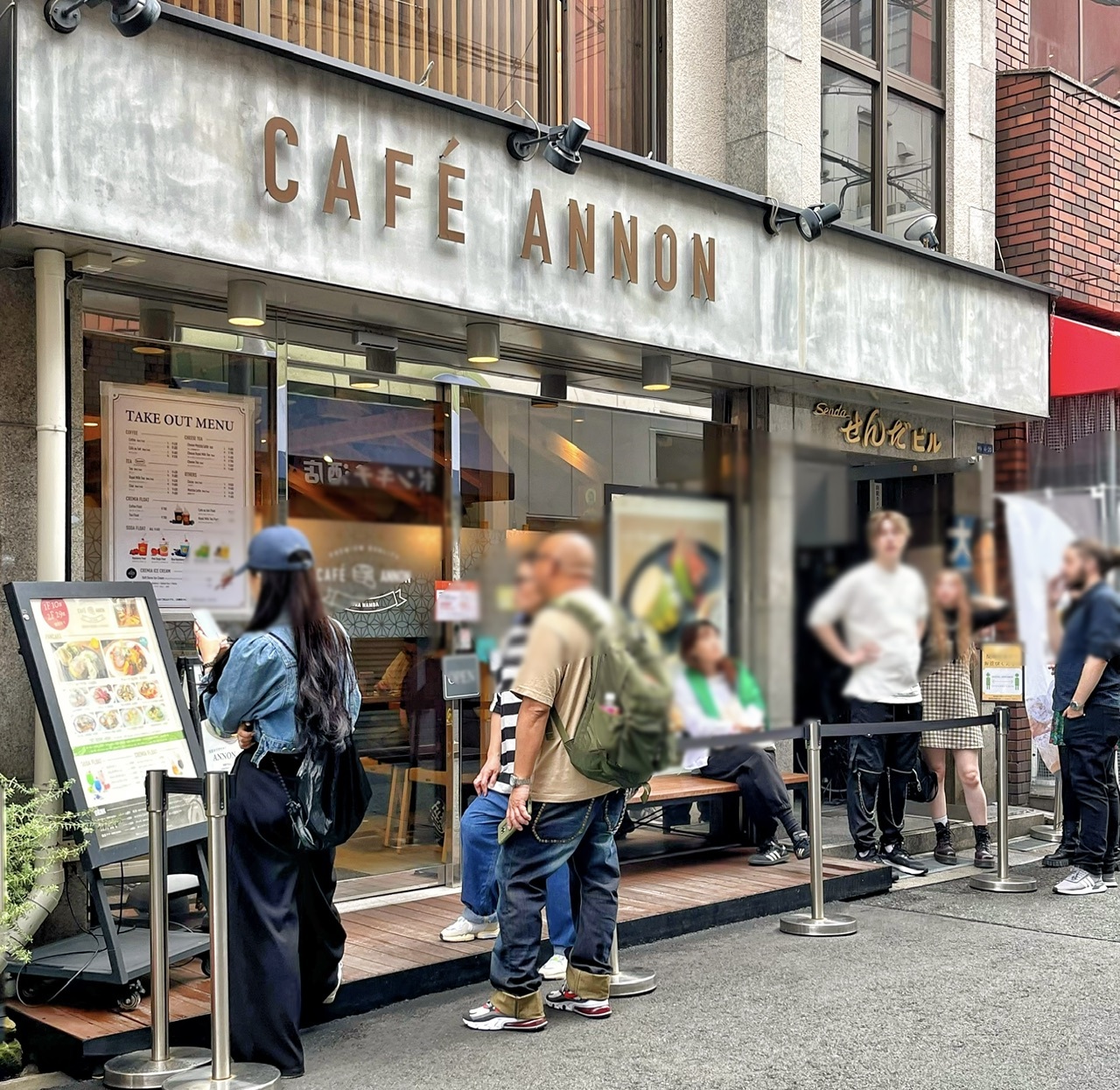 この日は朝から外国人の方が行列。店内も外国人。海外のガイドブックにでも載っているのでしょうか？