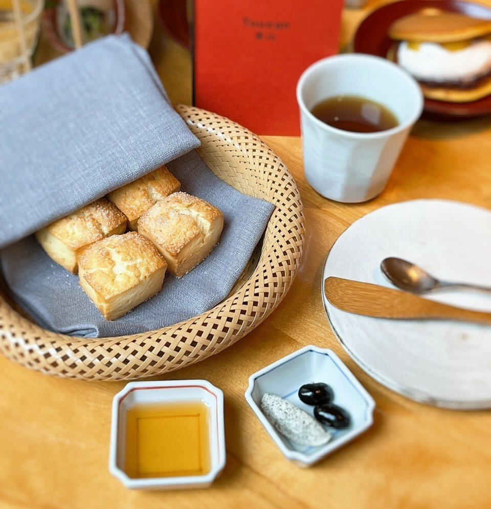 【スコーン】クラシックスタイル　渋谷農園の蜂蜜　和紅茶パウダー入りクロテッドクリーム　黒豆蜜煮