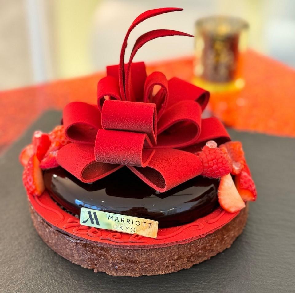 Tart Chocolat Ruban Rouge（タルトショコラ リュバンルージュ）6,500円 高さ10cm 直径15cm