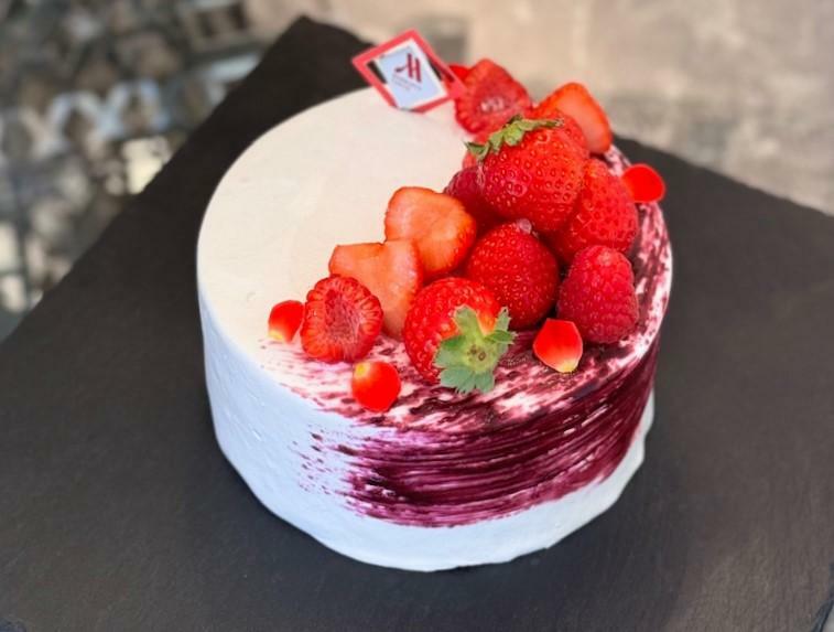 Vegan Shortcake（ヴィーガンショートケーキ）6,000円 高さ10cm 直径12cm