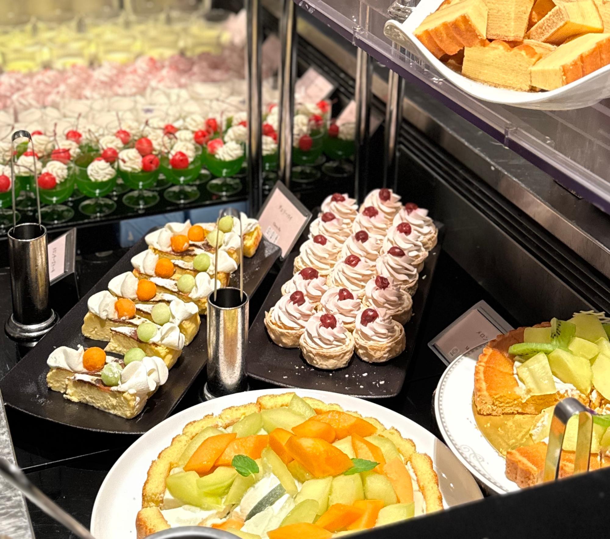 【超ポイント祭?期間限定】 4000円台～驚きのコスパ】高級ホテルでフレッシュメロン3種が 工芸品
