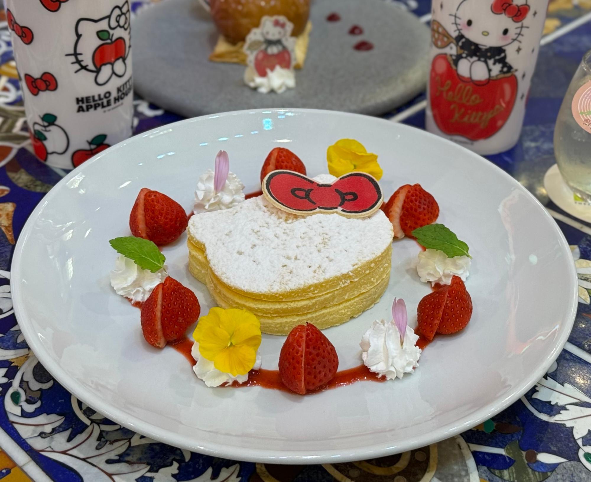キティ　マスコット　館のレストラン ハローキティーと写真が撮れる】淡路島にあるショー＆レストラン