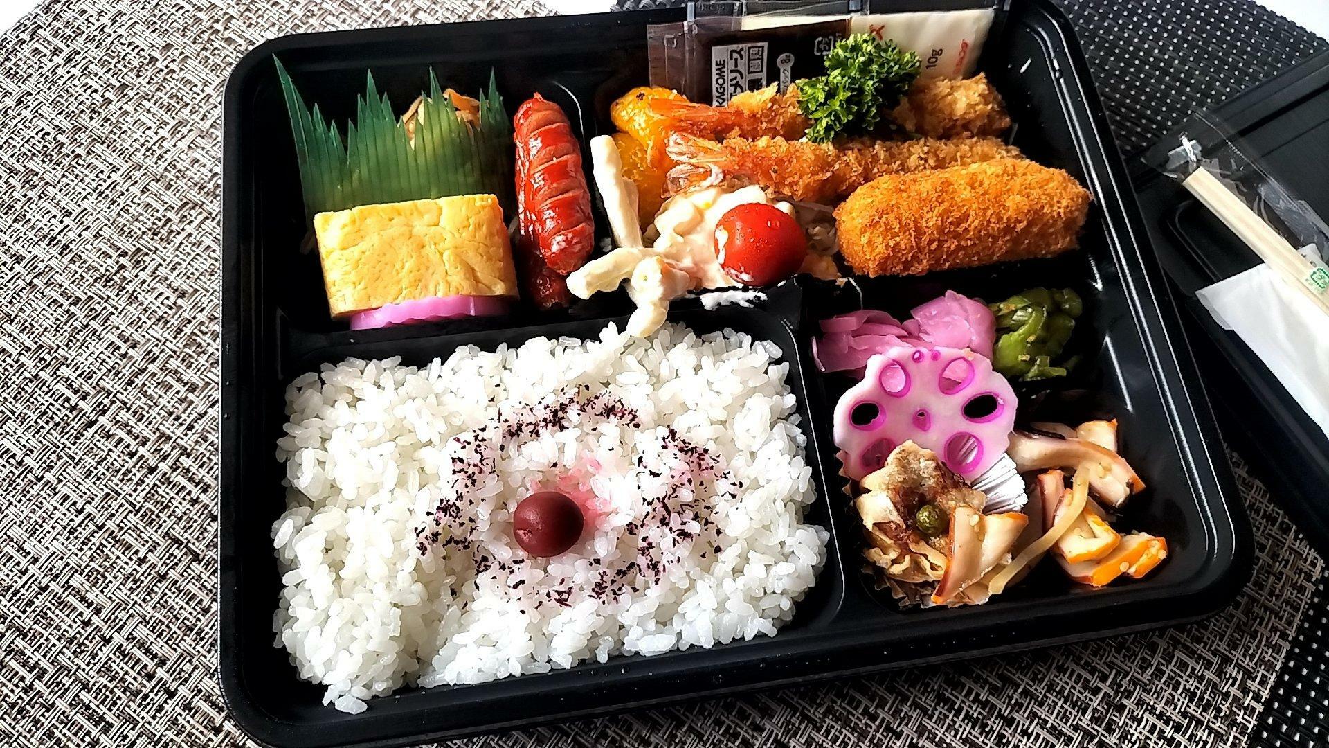 ※エビフライとカニコロッケ弁当