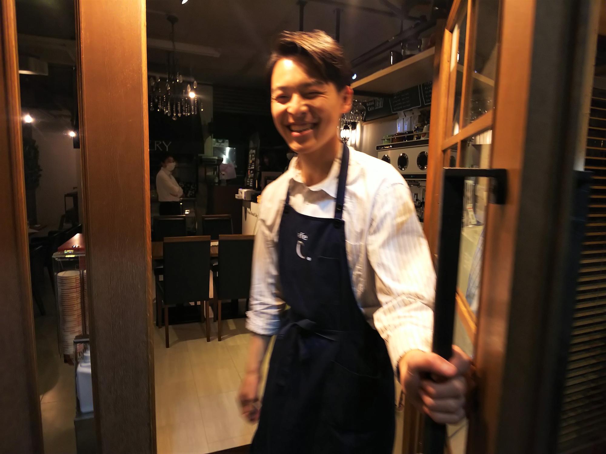 店長の明見さん