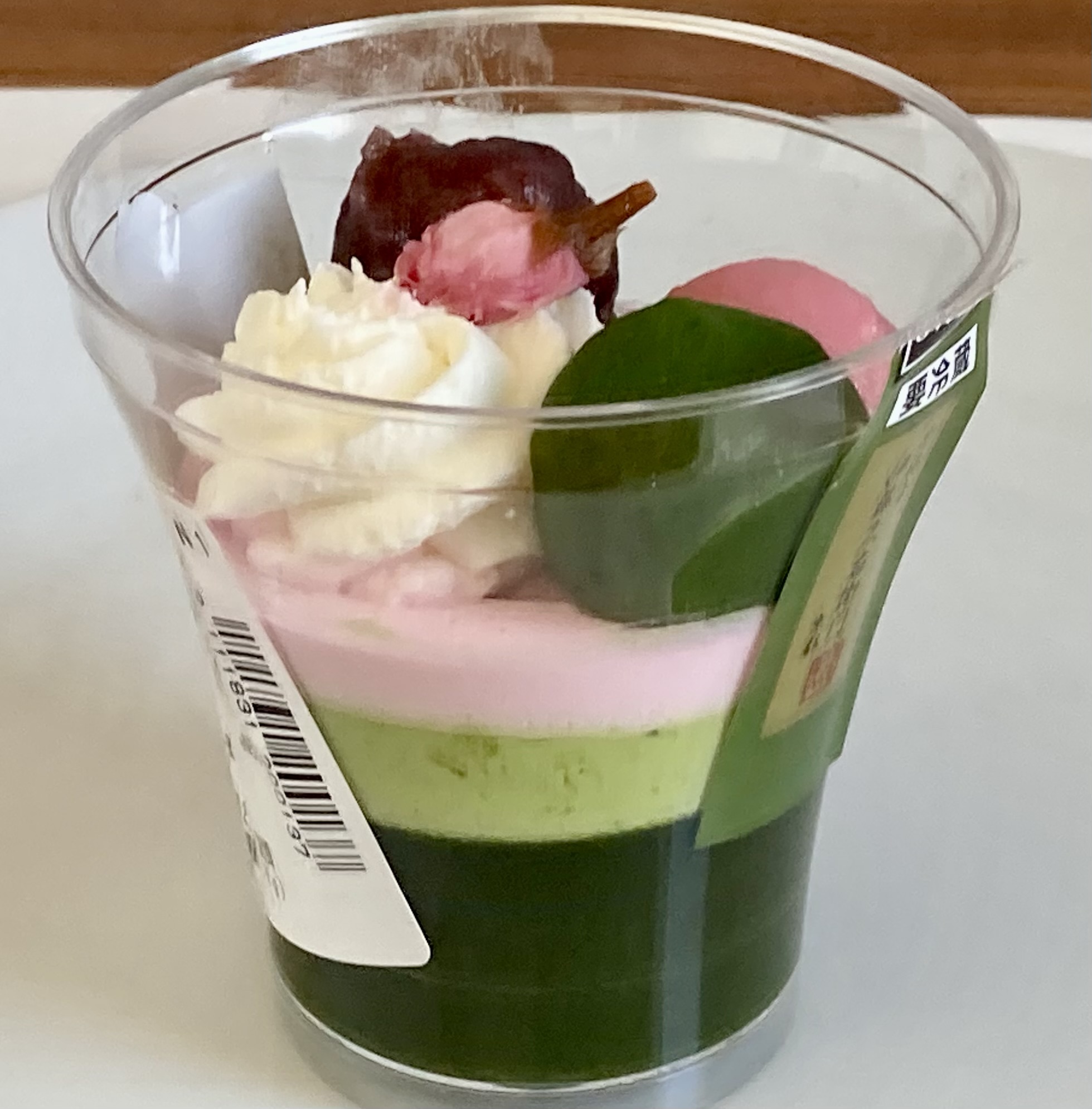春の絶品パフェ！セブンの「宇治抹茶とさくらのパフェ」実食