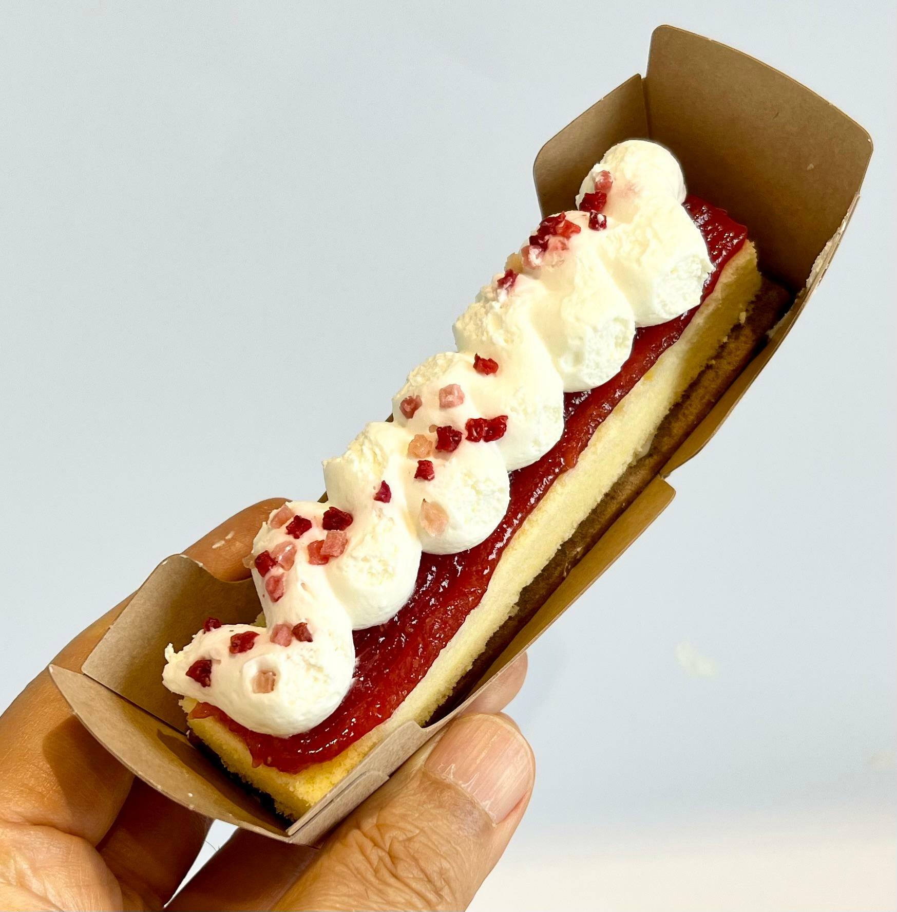 「ご褒美スティックケーキぷっくりクリーム＆いちご」