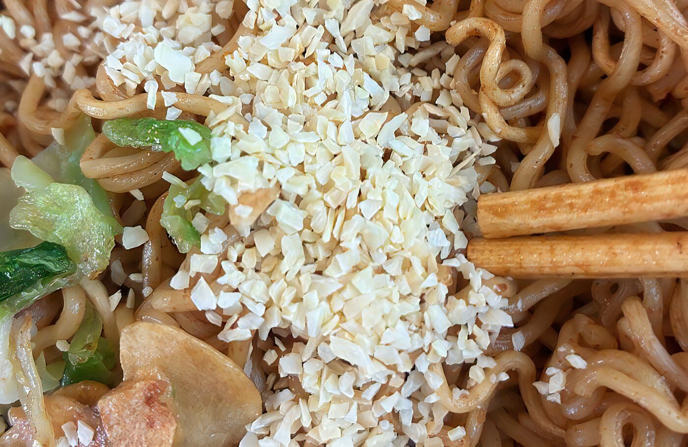 にんにく感が凄い!「ペヤング 超超超超超超大盛やきそばペタ にんにく感が凄い!「ペヤング 超超超超超超大盛やきそばペタ