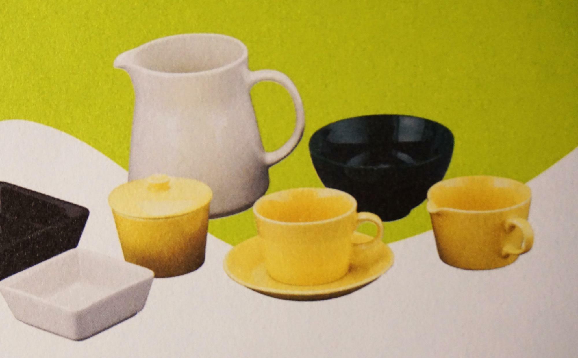 カイ・フランクがデザインした「BAキルタ」カップ＆ソーサー他　1952－1975年　アラビア製陶所、ヘルシンキ市立博物館蔵