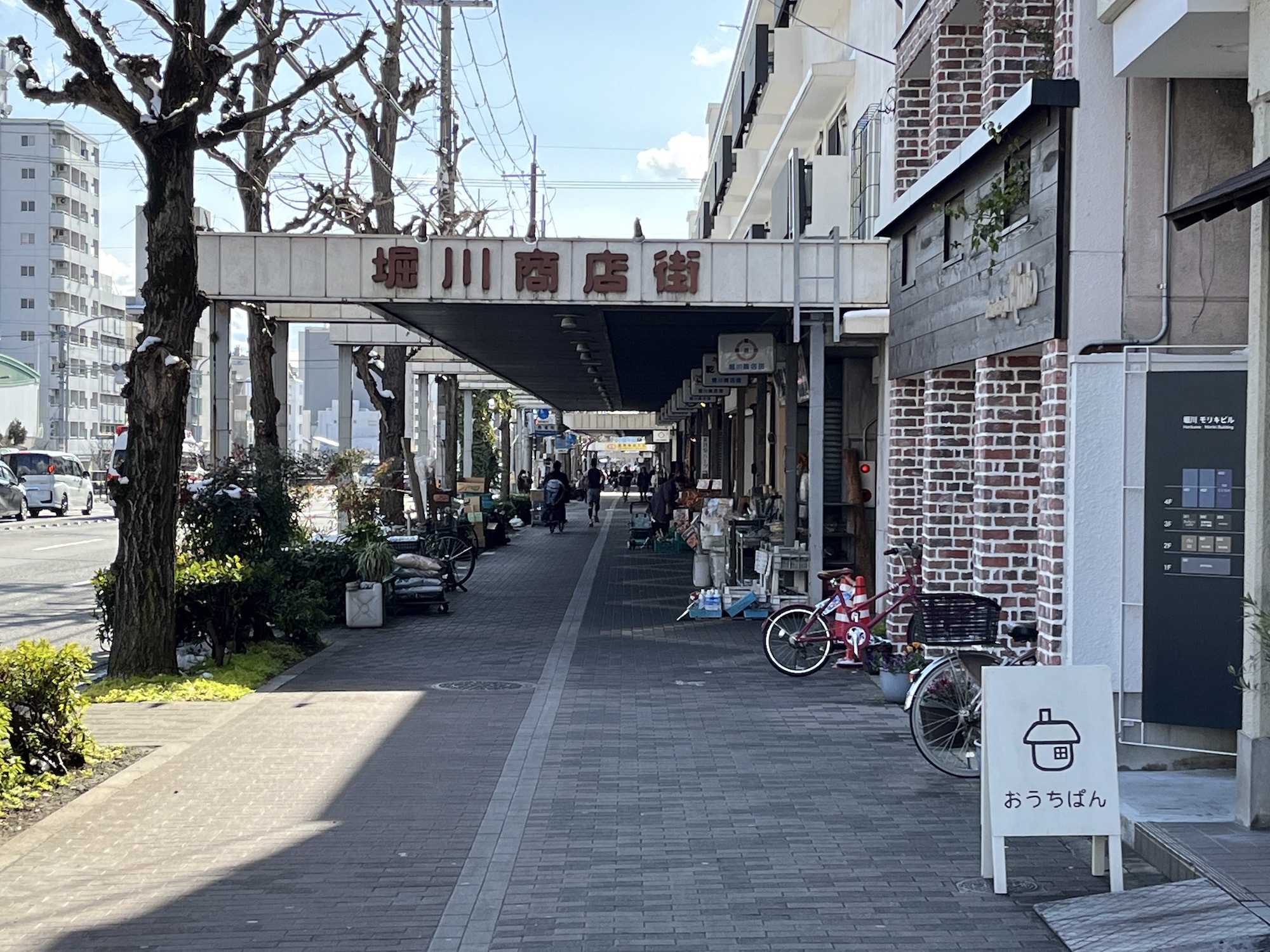 この数年で、新たな店舗やアートスペースが増えている堀川商店街。