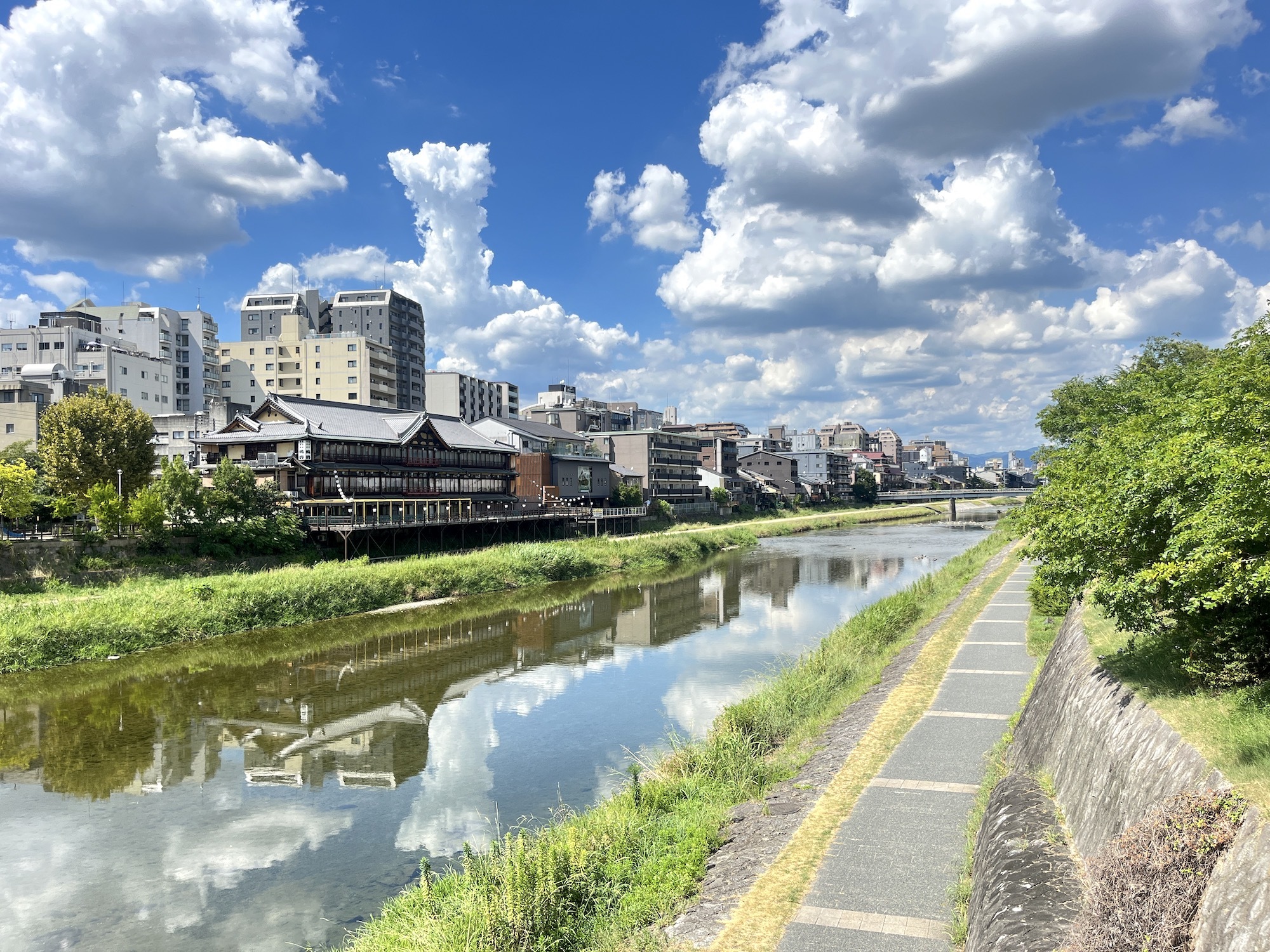 京都市東山区】「五条若宮陶器祭」で賑わう五条坂でいただく自家製麺の