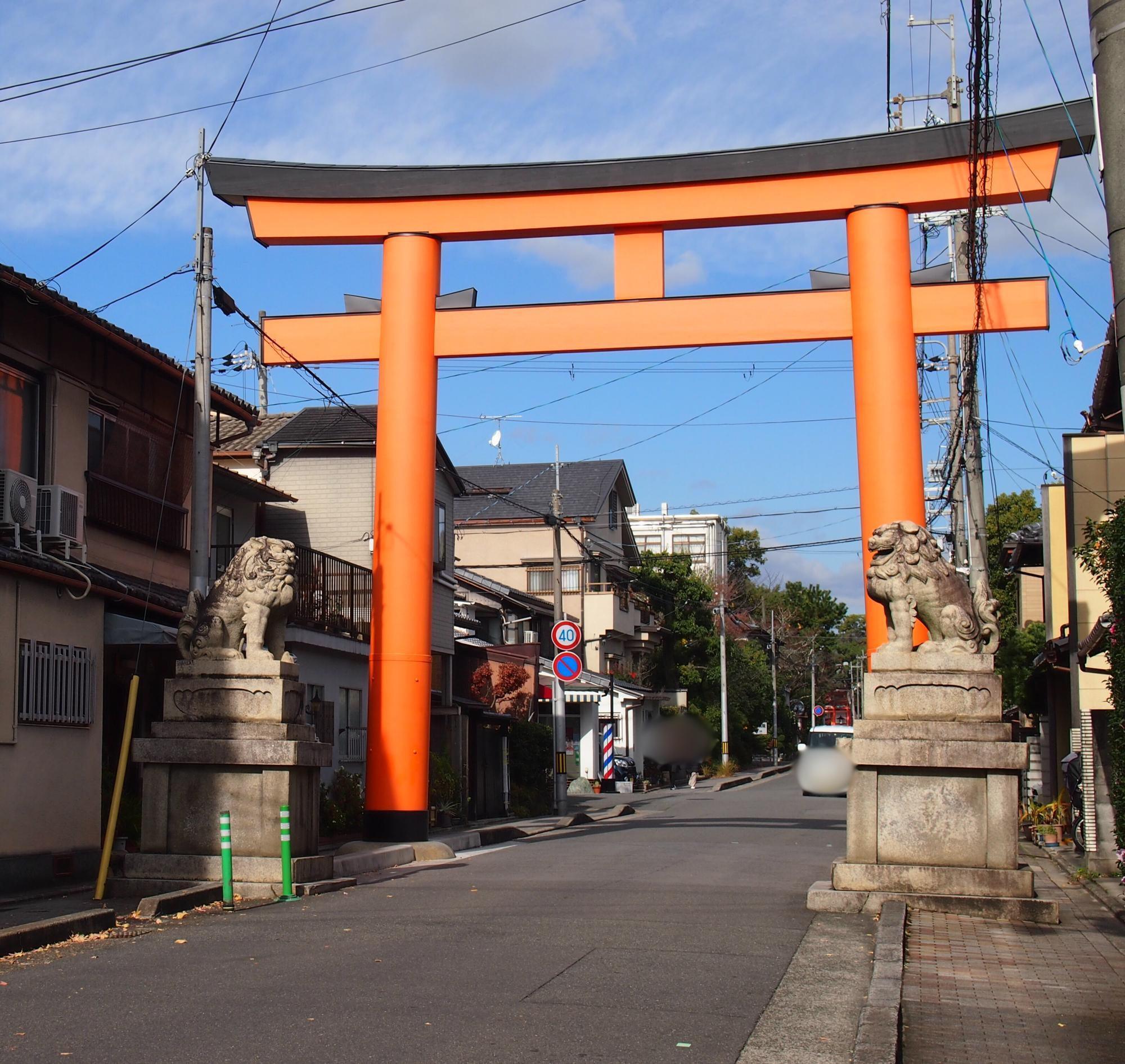 参道入り口にある鳥居