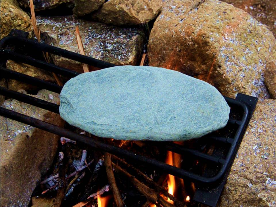 石をたき火で温める