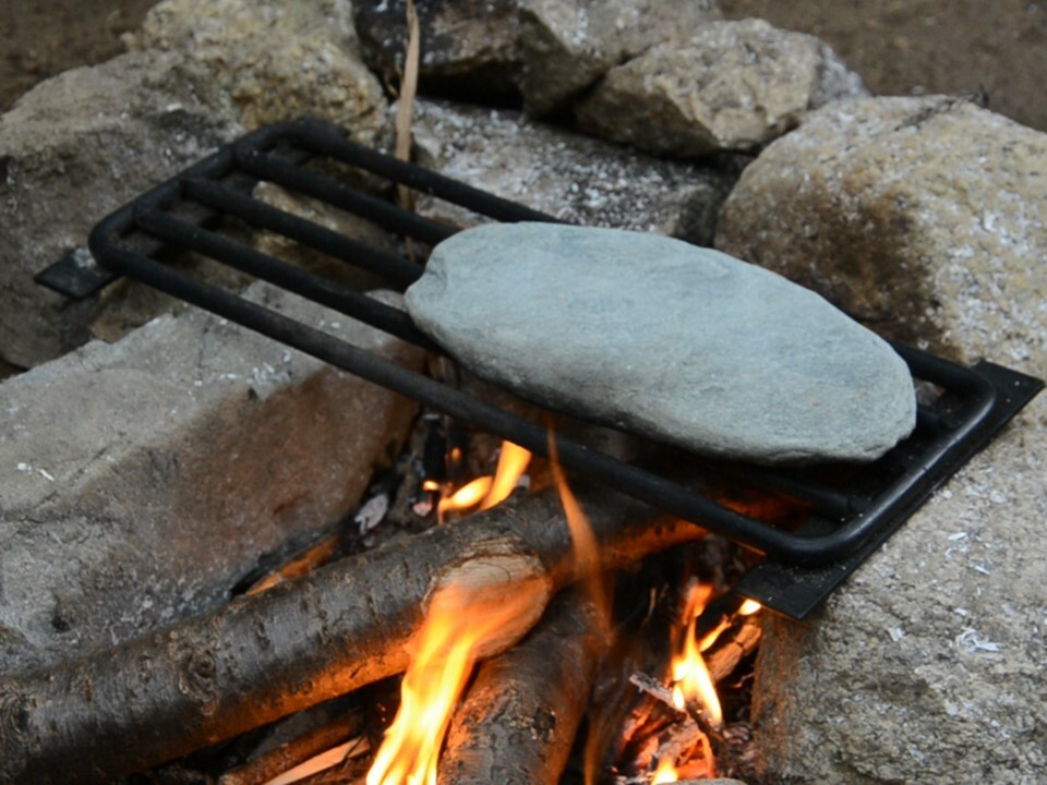 薪を投入してガンガン石を熱する